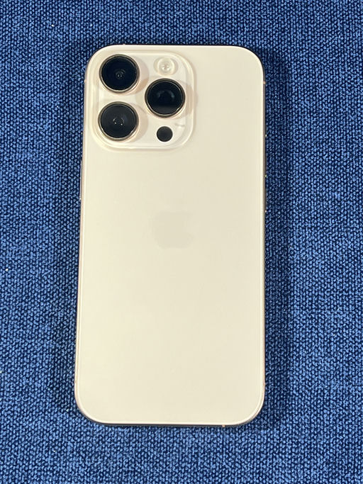 iPhone 16 Pro Titanio Desierto
