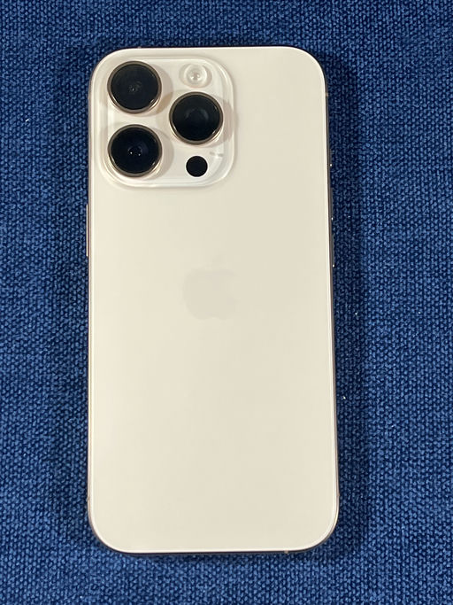 iPhone 16 Pro Titanio Desierto